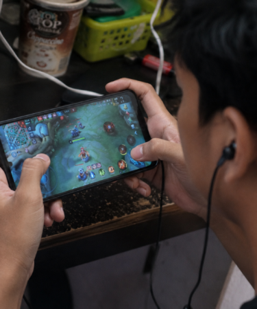 Tidak Hanya Hiburan, Online Games Kini Bisa Menghasilkan Uang