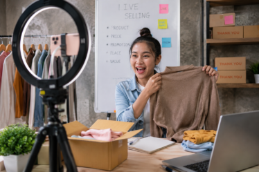 Tidak Hanya Hiburan, Konten Viral Kini Bisa Menghasilkan Uang