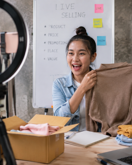 Tidak Hanya Hiburan, Konten Viral Kini Bisa Menghasilkan Uang