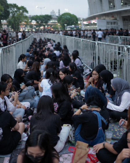 penggemar mengantre untuk pengalaman konser yang tak terlupakan