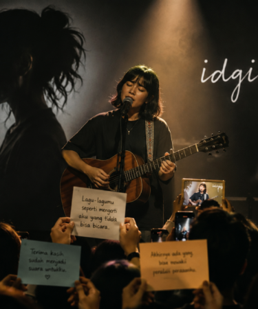 penampilan musisi dengan gaya musik Idgitaf yang khas
