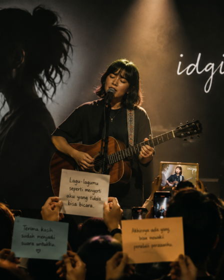 penampilan musisi dengan gaya musik Idgitaf yang khas