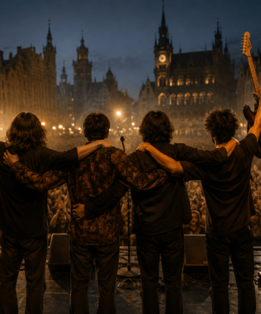 band lokal tampil di panggung festival saat musisi indie tembus Eropa