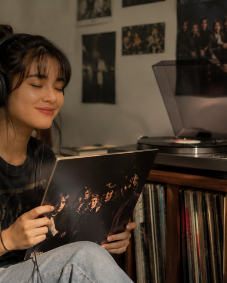 generasi muda mendengarkan lagu lama kembali populer di media sosial