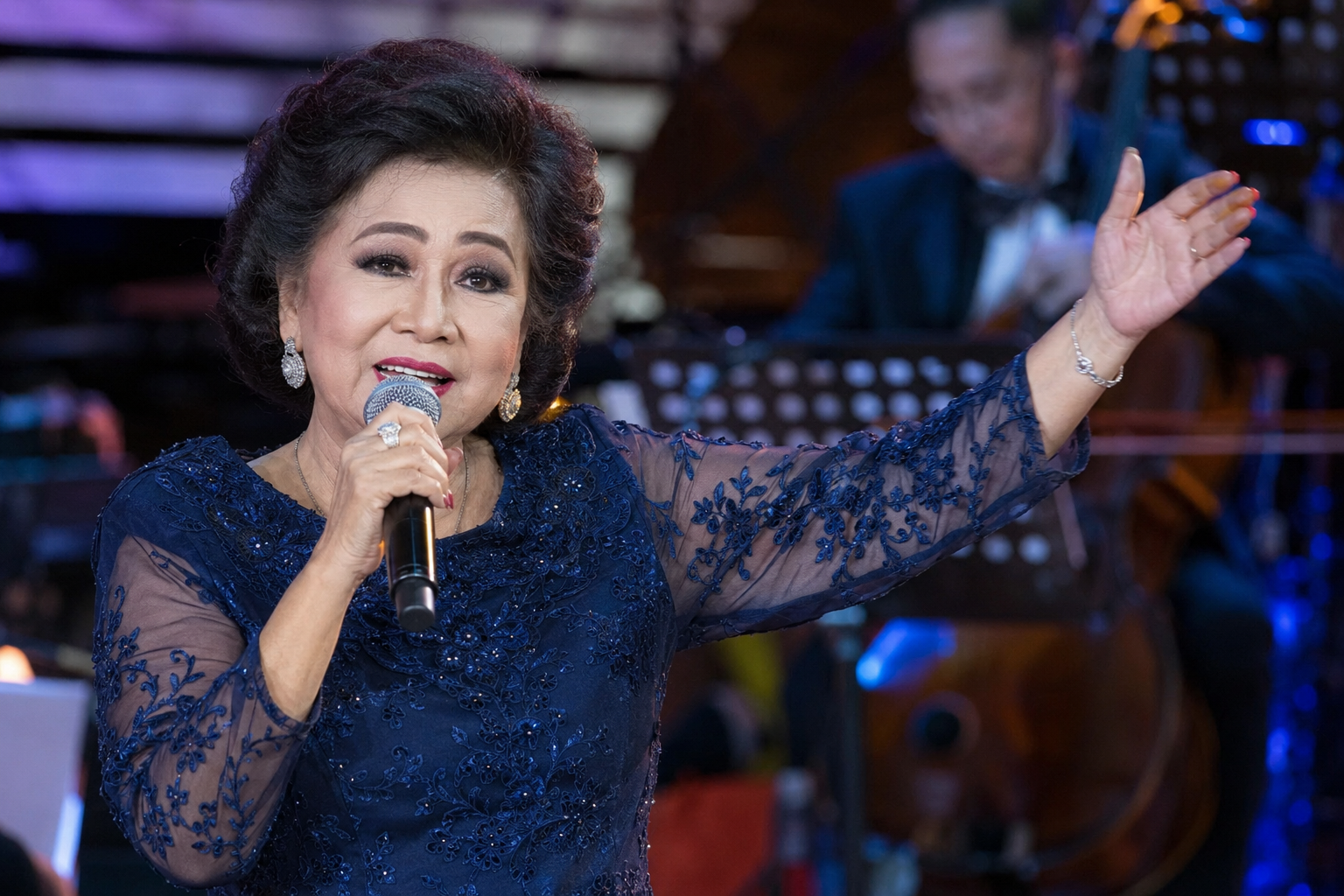Vina Panduwinata penyanyi legendaris Indonesia terus berkarya