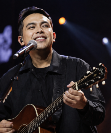 Tulus Konsistensi Berkarya saat tampil di konser musik Indonesia