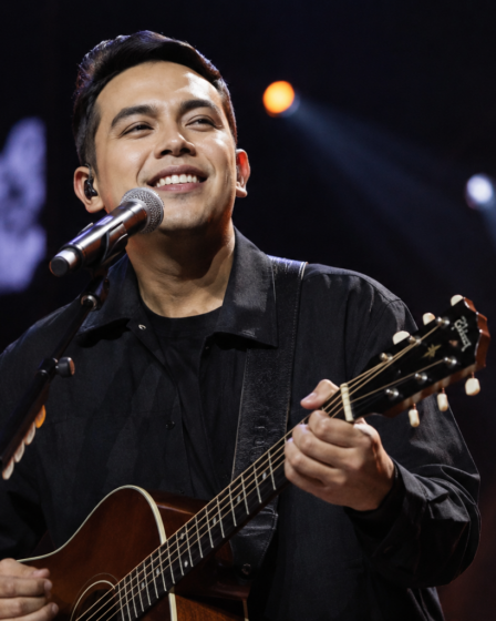 Tulus Konsistensi Berkarya saat tampil di konser musik Indonesia
