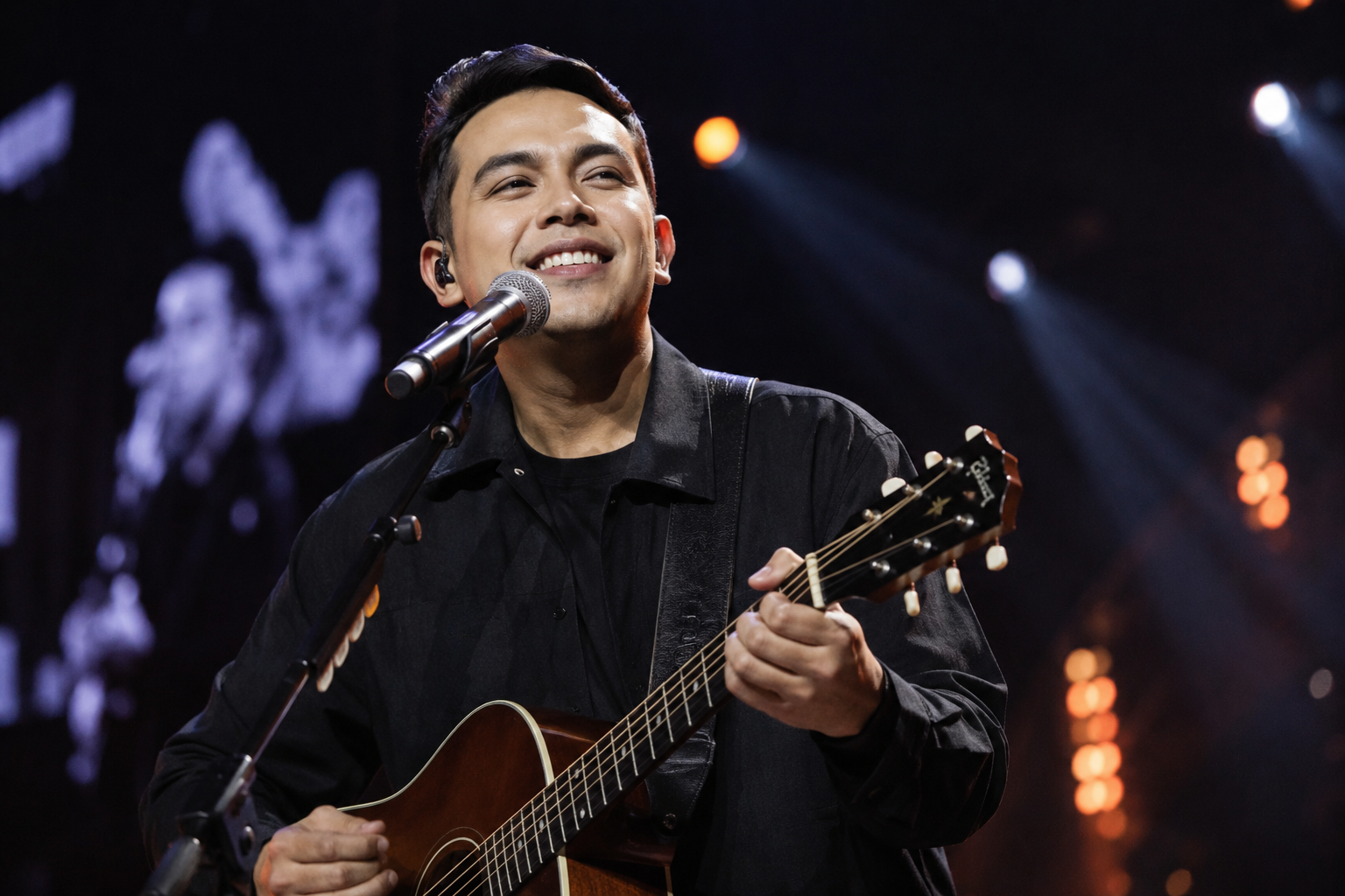 Tulus Konsistensi Berkarya saat tampil di konser musik Indonesia