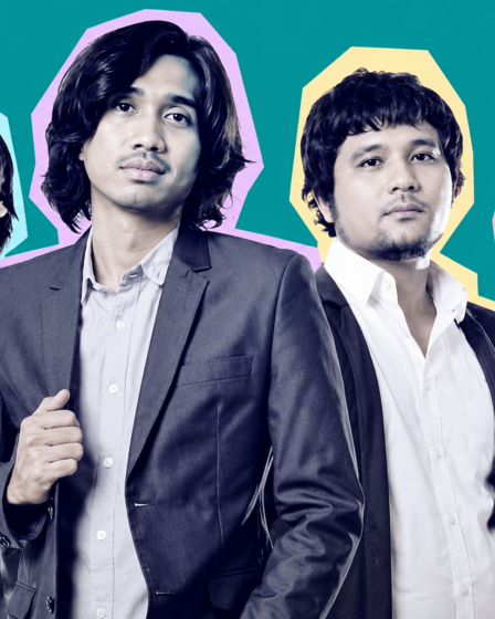 Sheila On 7 tampil di atas panggung membawakan lagu-lagu hits mereka.