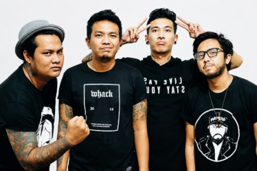 Last Child Band Pop Rock Indonesia saat tampil membawakan lagu di atas panggung konser.