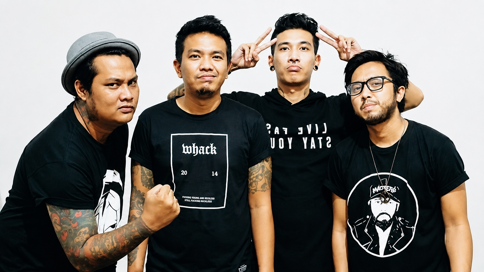 Last Child Band Pop Rock Indonesia saat tampil membawakan lagu di atas panggung konser.