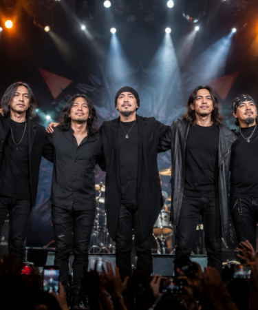 Dewa 19 tampil membawakan lagu dalam konser besar di Indonesia