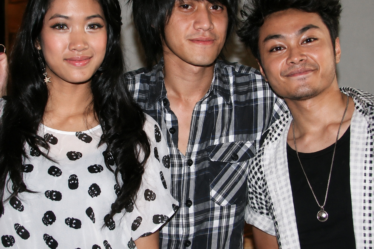 Vierratale tampil di atas panggung sebagai band pop Indonesia yang berevolusi dari Vierra hingga sekarang.