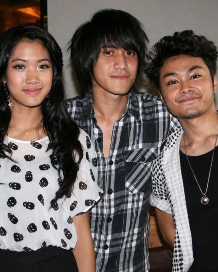 Vierratale tampil di atas panggung sebagai band pop Indonesia yang berevolusi dari Vierra hingga sekarang.