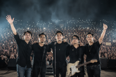 Peterpan hingga NOAH tampil dalam konser dengan pencahayaan panggung yang megah dan ribuan penonton