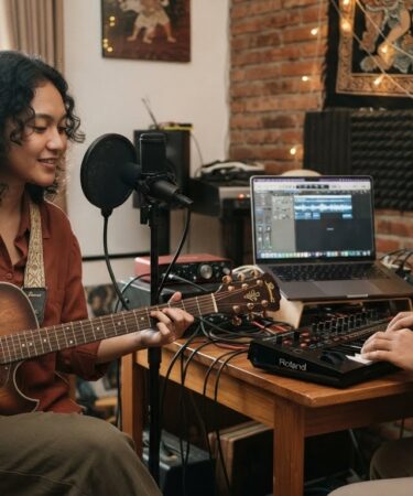 Penampilan band Musik Indie Indonesia di festival musik