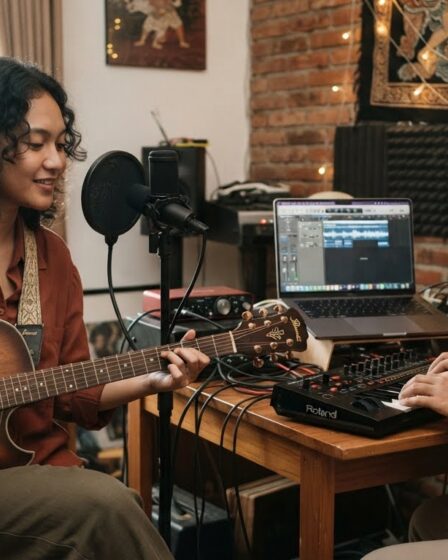 Penampilan band Musik Indie Indonesia di festival musik