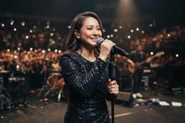 Bunga Citra Lestari tampil membawakan lagu di atas panggung konser dengan penampilan elegan dan vokal yang khas.