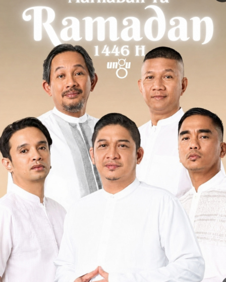 Ungu Band Pop Religi saat tampil membawakan lagu di atas panggung konser dengan formasi band lengkap