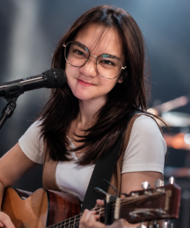 Ziva Magnolya penyanyi Indonesia dalam perjalanan karier musik dan penampilan di panggung