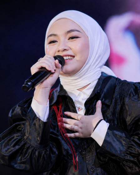Salma Salsabil penyanyi Indonesia dalam perjalanan karier musik dan lagu populernya