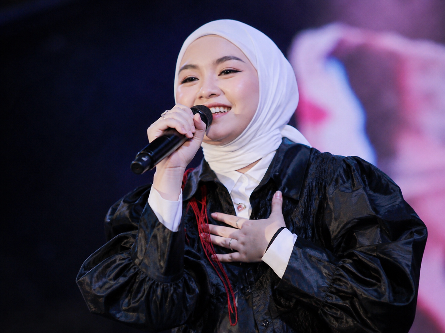 Salma Salsabil penyanyi Indonesia dalam perjalanan karier musik dan lagu populernya