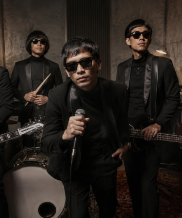 The Changcuters tampil energik di atas panggung konser musik rock Indonesia