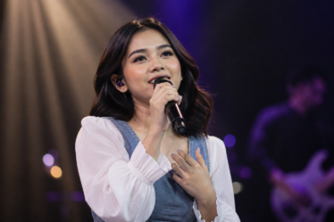 Ziva Magnolya dikenal sebagai penyanyi muda Indonesia yang memiliki karakter vokal khas dan konsisten menghadirkan karya di industri musik.