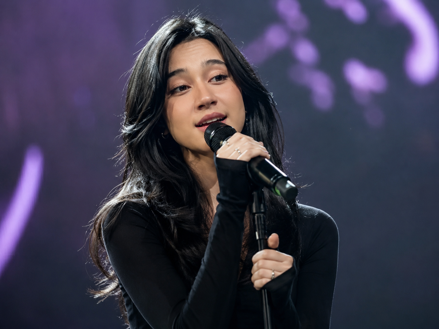 Keisya Levronka penyanyi Indonesia dalam perjalanan karier dan lagu viral Tak Ingin Usai