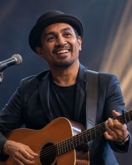 Glenn Fredly dalam perjalanan karier sebagai musisi Indonesia dan pencipta lagu