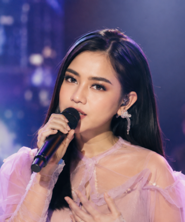 Ziva Magnolya dalam perjalanan musik dari panggung televisi hingga industri musik Indonesia