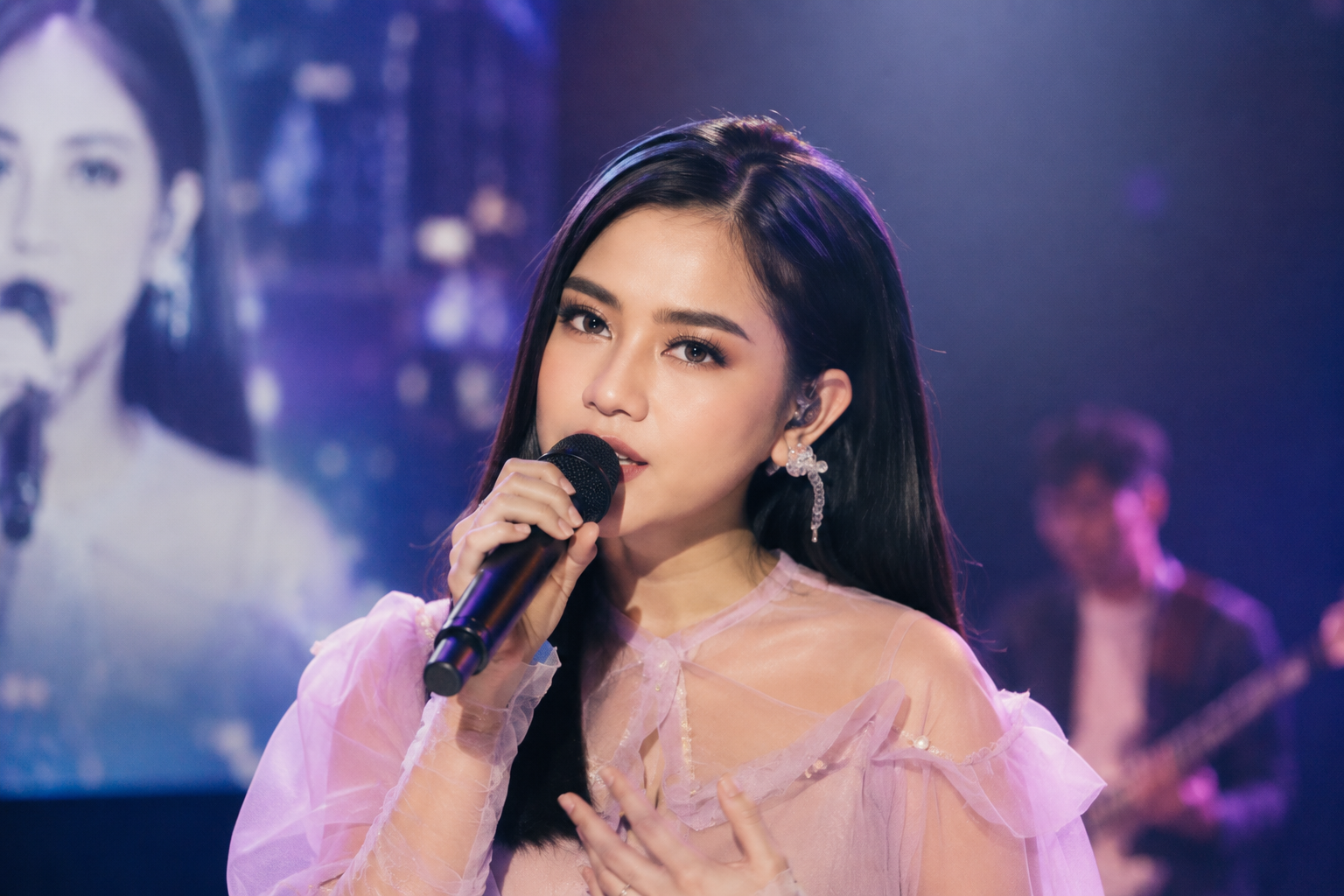 Ziva Magnolya dalam perjalanan musik dari panggung televisi hingga industri musik Indonesia