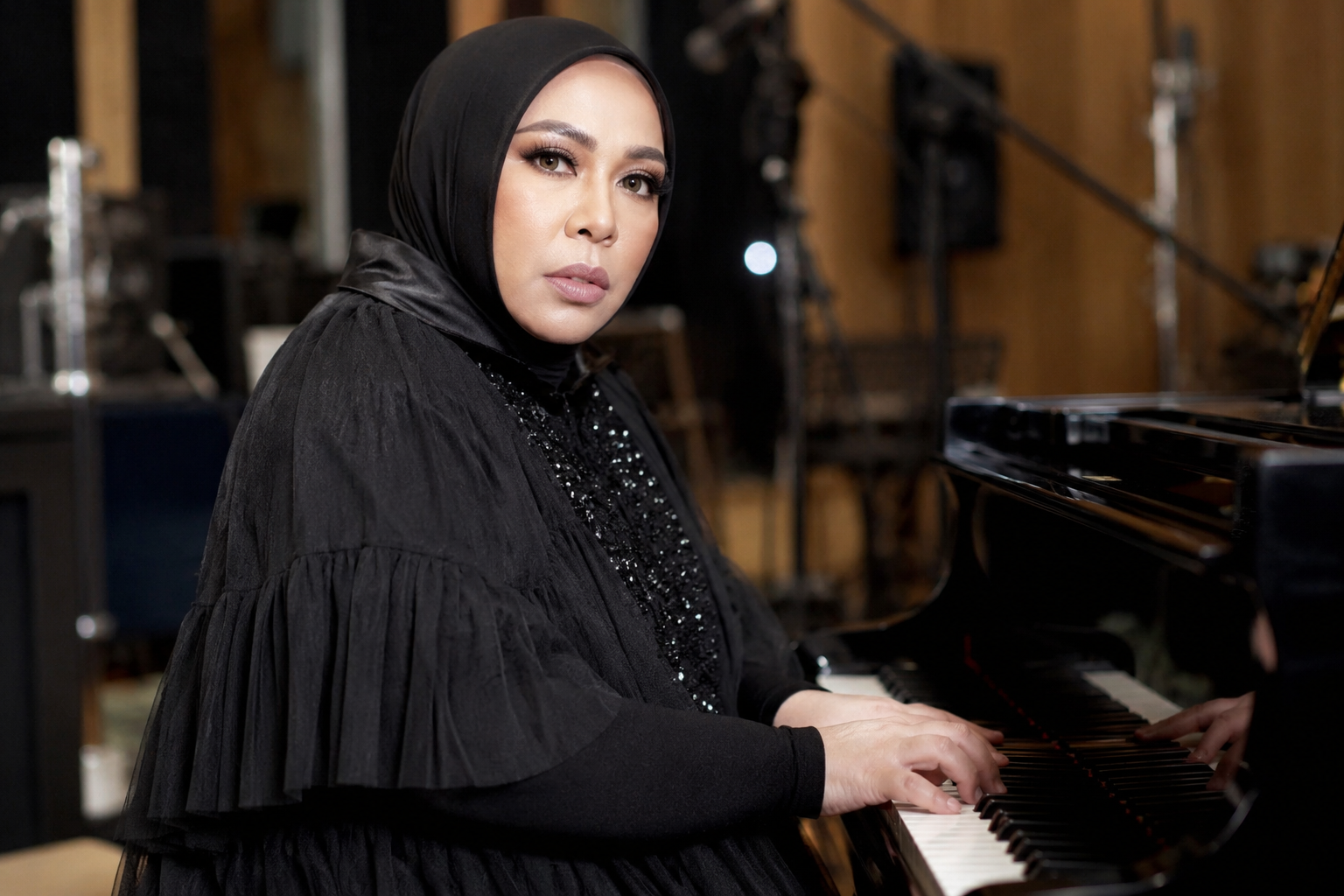Melly Goeslaw dalam perjalanan karier dan karya musik Indonesia