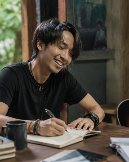 Perjalanan karier Fiersa Besari dari penulis hingga musisi Indonesia