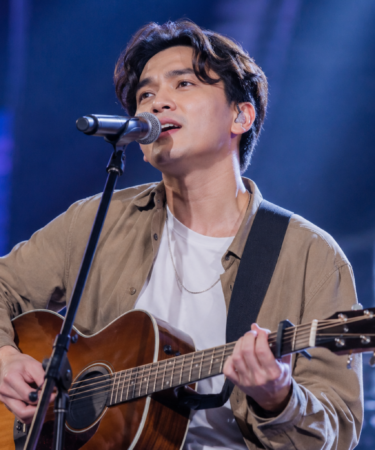 Fabio Asher merupakan penyanyi pop Indonesia yang dikenal melalui lagu-lagu bertema cinta dengan karakter vokal yang khas.
