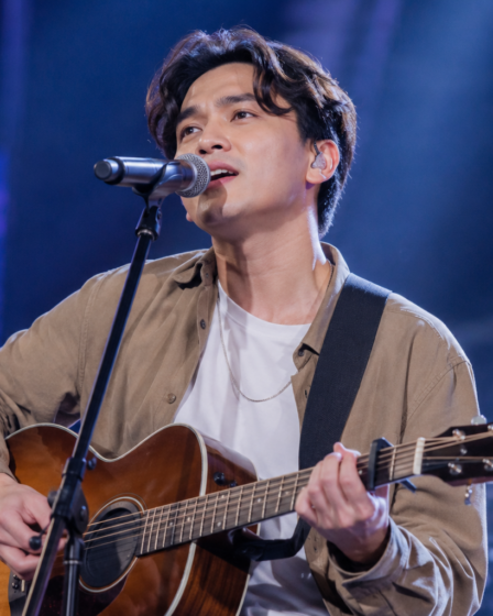 Fabio Asher merupakan penyanyi pop Indonesia yang dikenal melalui lagu-lagu bertema cinta dengan karakter vokal yang khas.