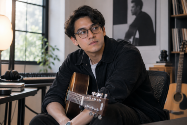 Ardhito Pramono dalam perjalanan karier sebagai musisi Indonesia dengan warna musik khas