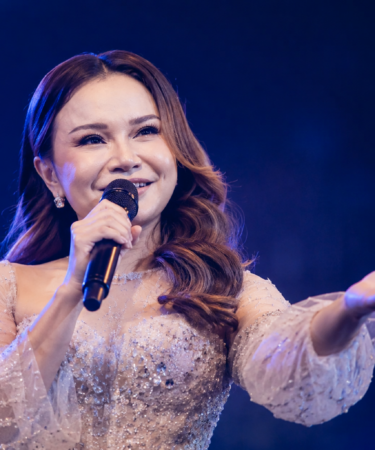Rossa tampil dalam perjalanan kariernya sebagai penyanyi pop Indonesia